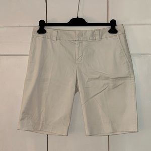 Banana Republic Women’s White Shorts Size 8